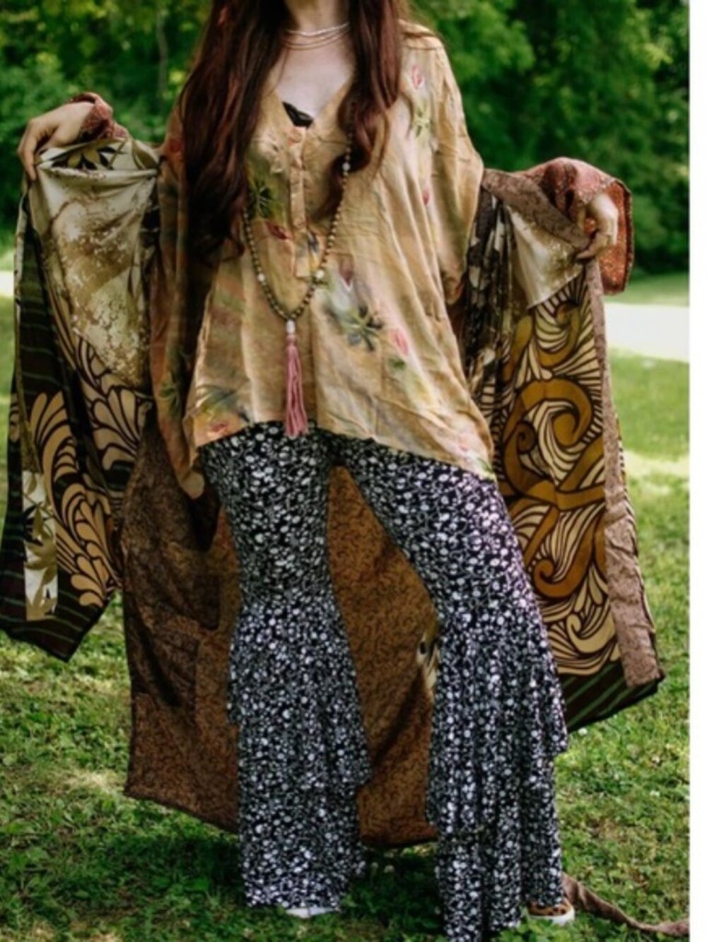 Kantha Bae Open Hands black and white bells - Picture 3 of 4